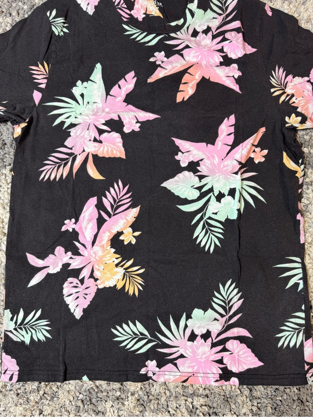 Hollister, Men's Black Floral Tropical Print Short Sleeve T-Shirt, X Large - Picture 2 of 5